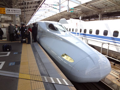 shinkansen-sakura-0.jpg