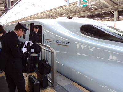 shinkansen-sakura-1.jpg